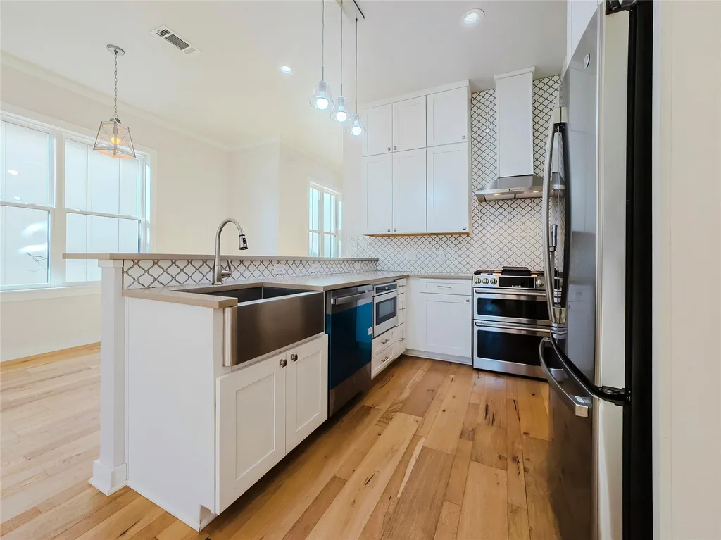 2404 Bruin Drive Spicewood TX 78669