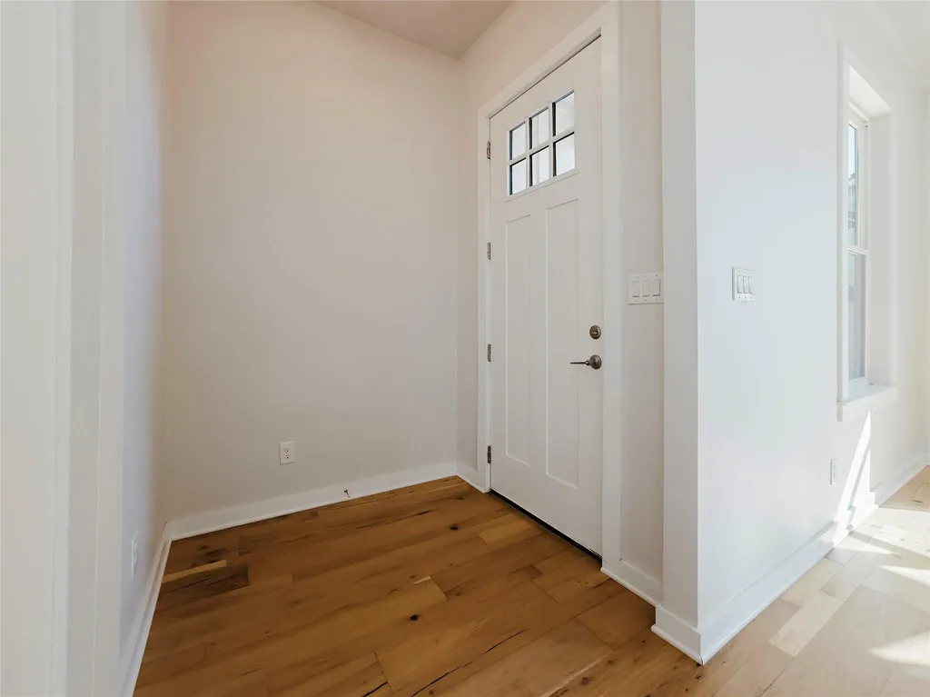 2404 Bruin Drive Spicewood TX 78669