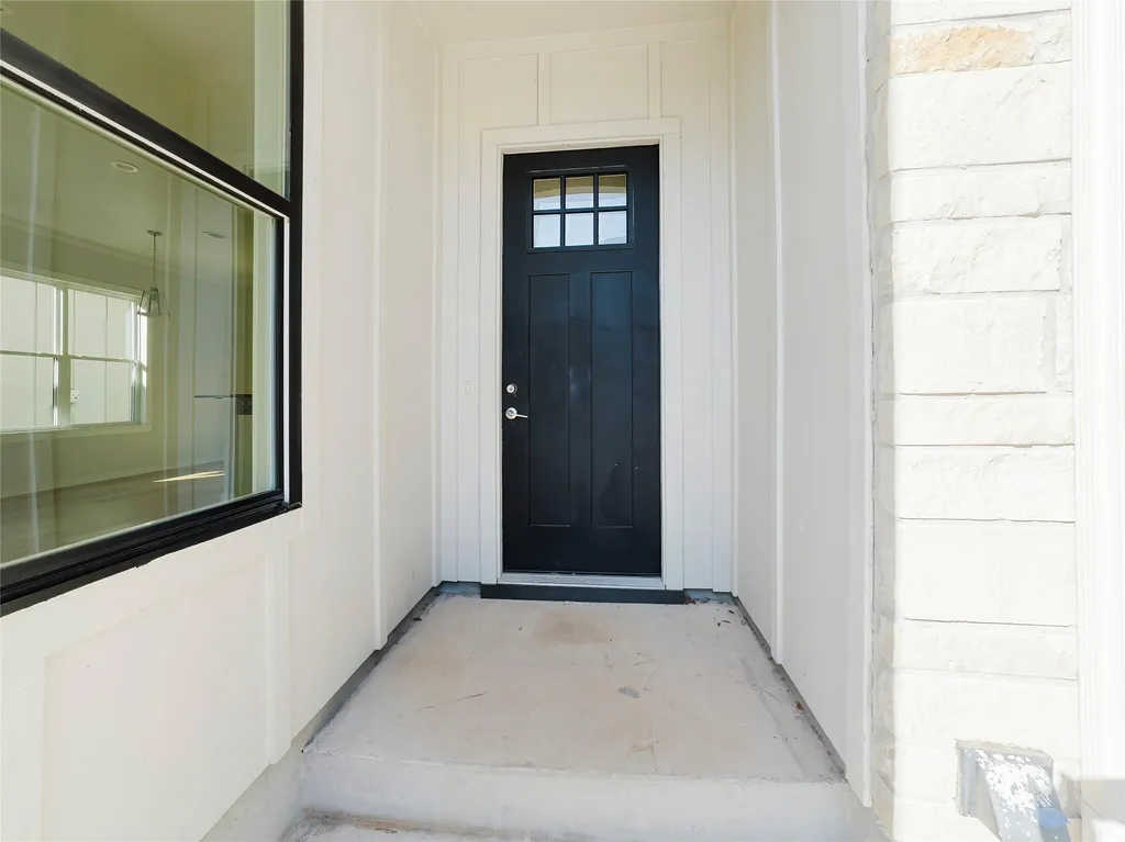 2404 Bruin Drive Spicewood TX 78669