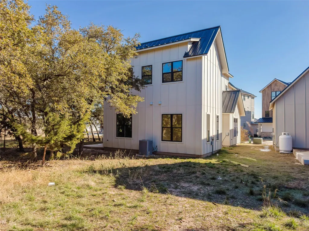 2404 Bruin Drive Spicewood TX 78669