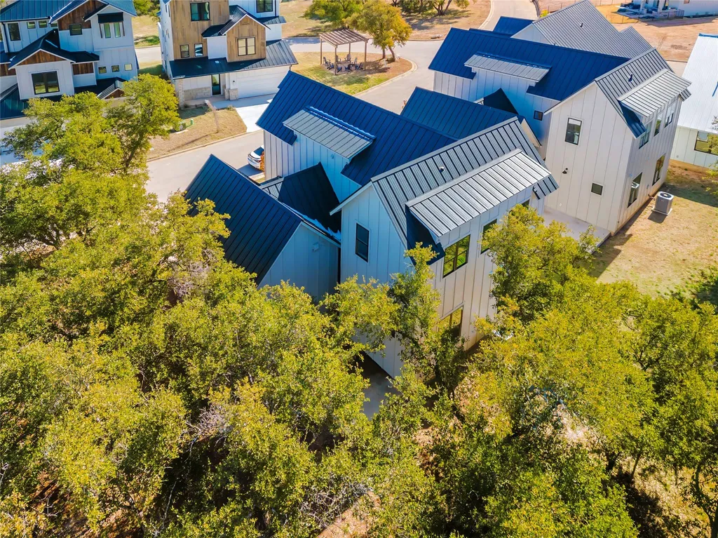 2404 Bruin Drive Spicewood TX 78669