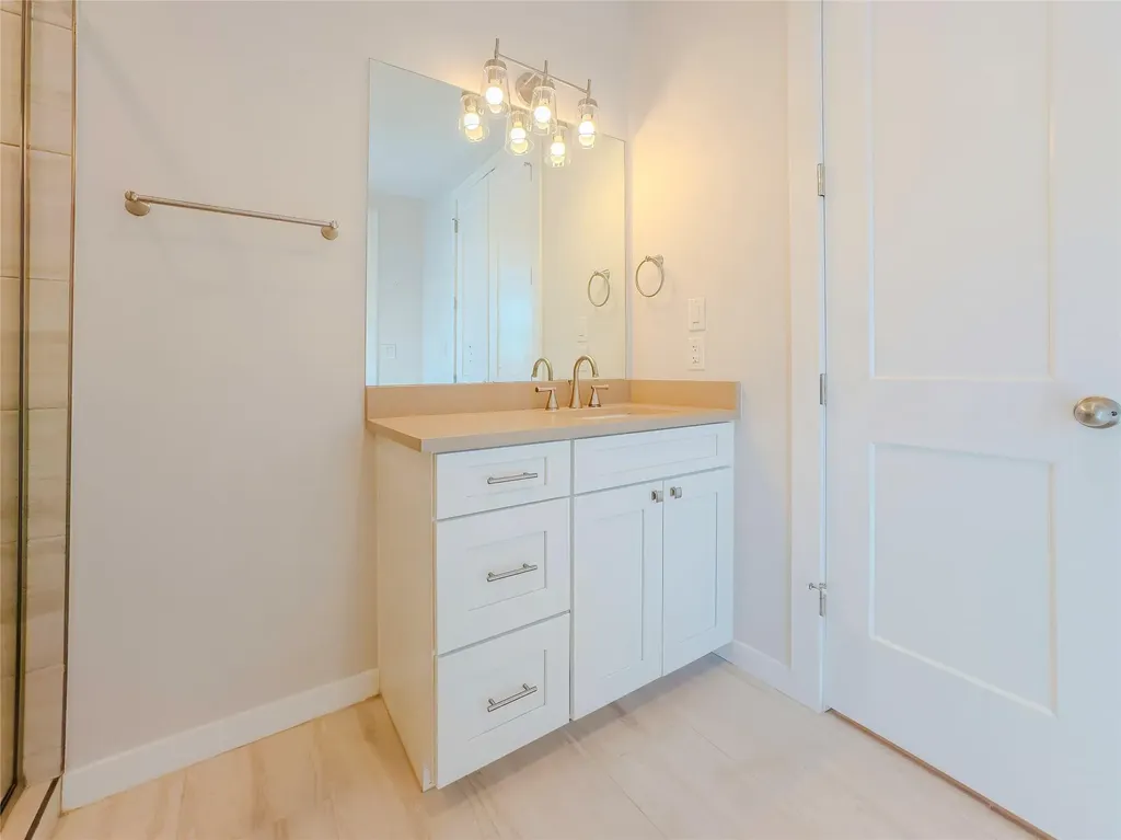 2404 Bruin Drive Spicewood TX 78669