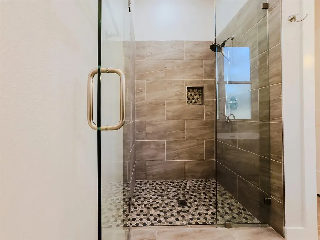 2404 Bruin Drive Spicewood TX 78669