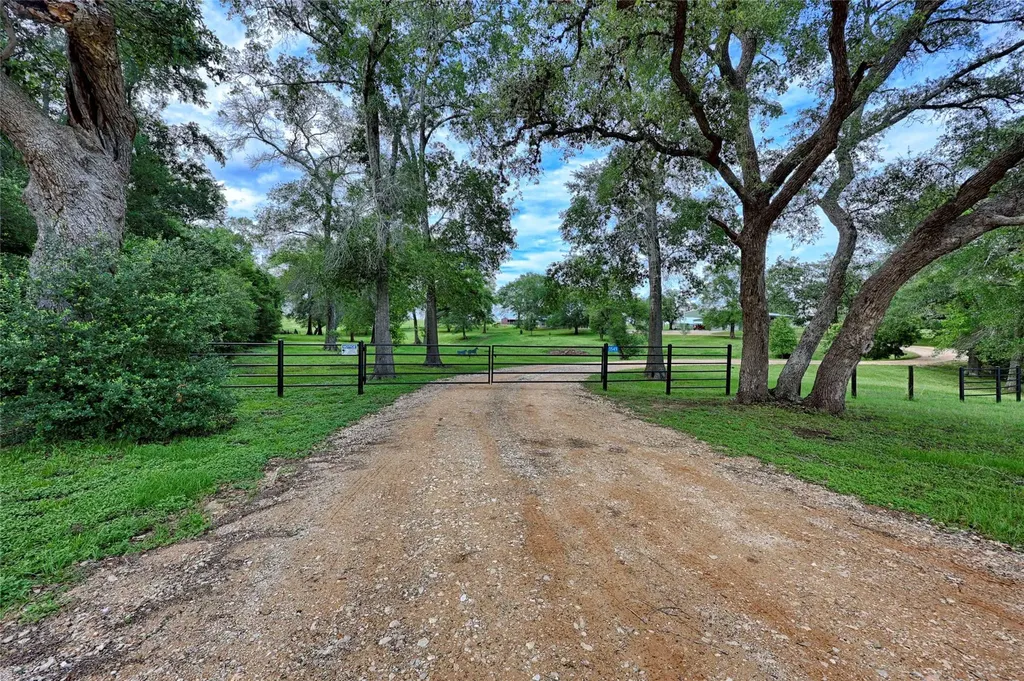 3545 E I 10 Frontage Road Schulenburg TX 78956