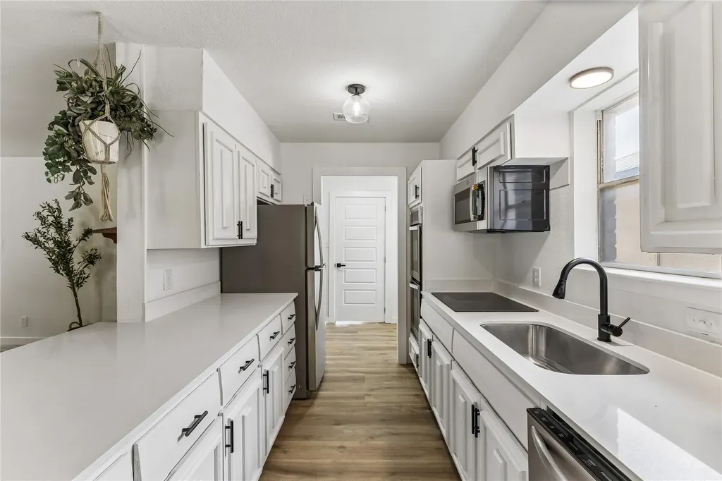 5032 River Oaks Drive Kingsland TX 78639