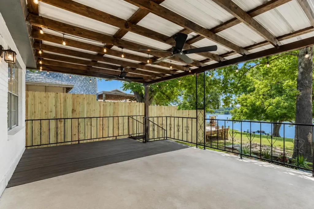 5032 River Oaks Drive Kingsland TX 78639