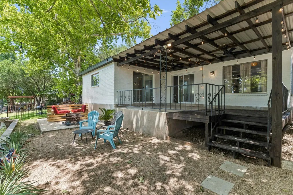 5032 River Oaks Drive Kingsland TX 78639