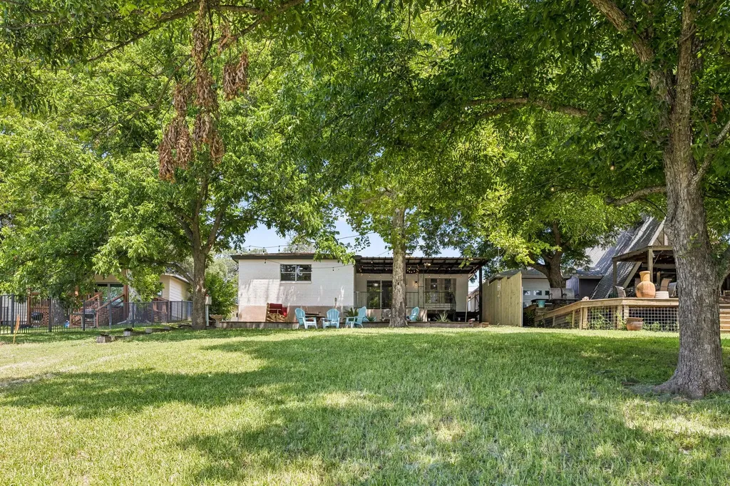 5032 River Oaks Drive Kingsland TX 78639