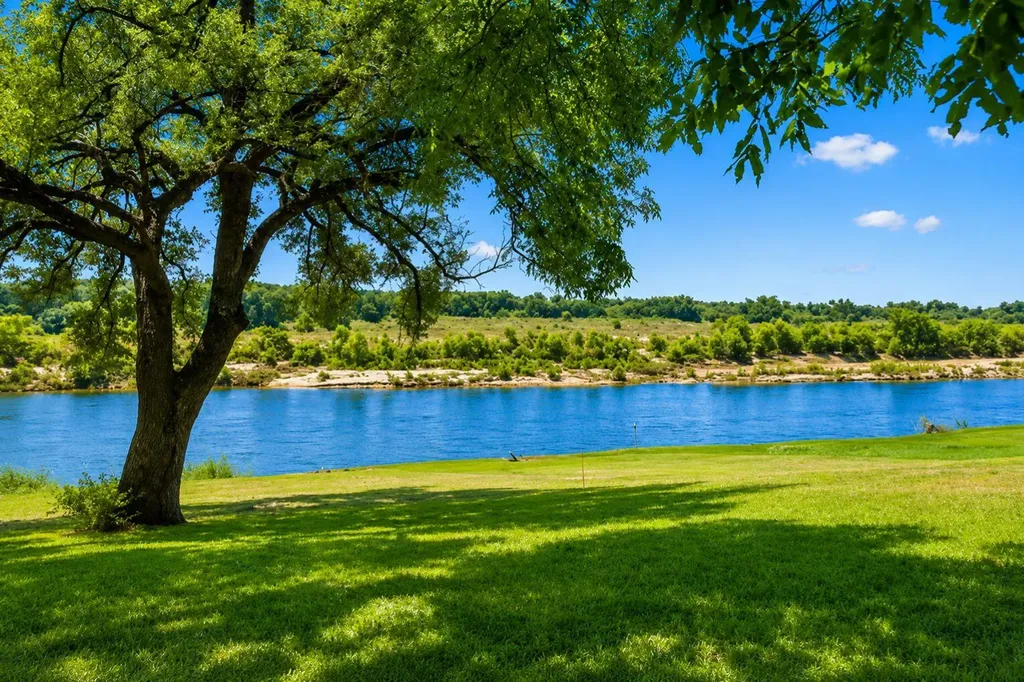 5032 River Oaks Drive Kingsland TX 78639