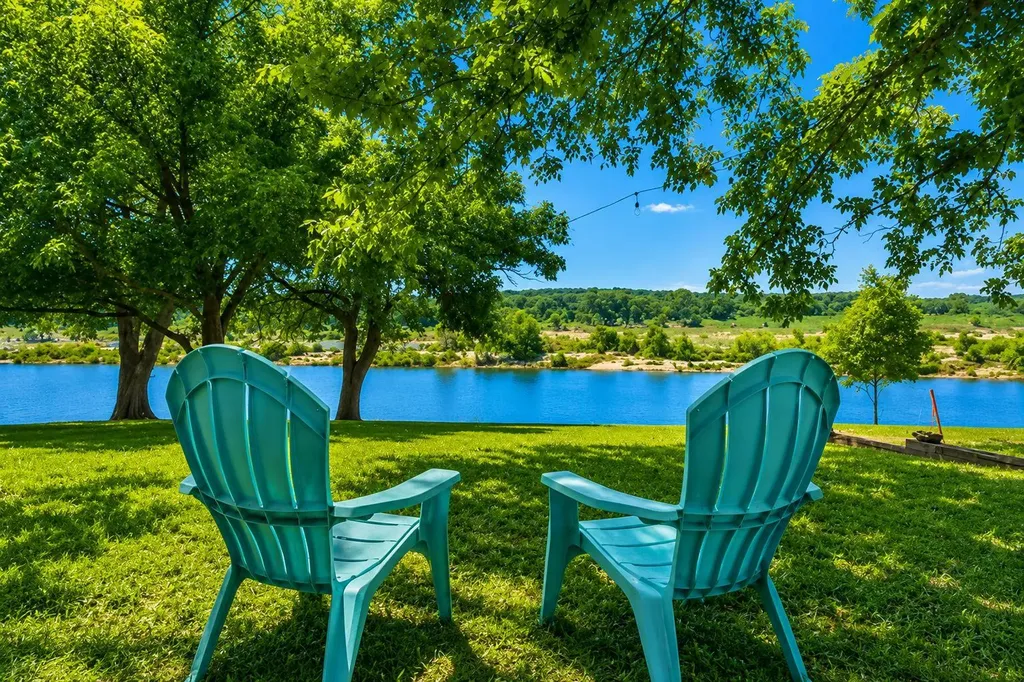 5032 River Oaks Drive Kingsland TX 78639