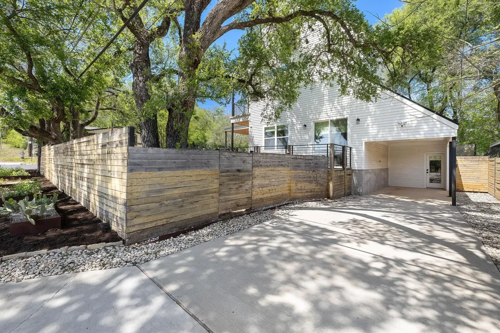 1201 Luna Street Austin TX 78721
