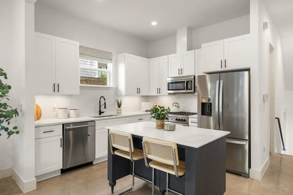 1201 Luna Street Austin TX 78721