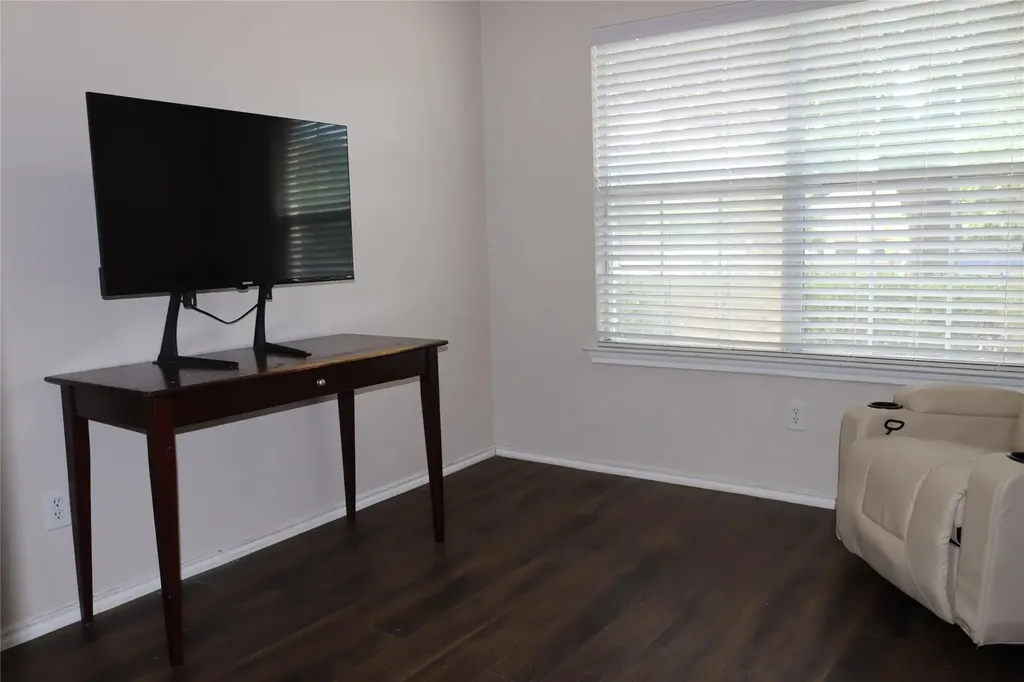 1910 Muscovy Cove Taylor TX 76574