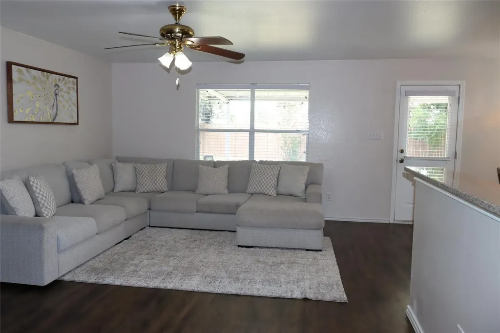 1910 Muscovy Cove Taylor TX 76574
