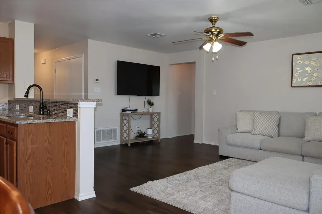 1910 Muscovy Cove Taylor TX 76574