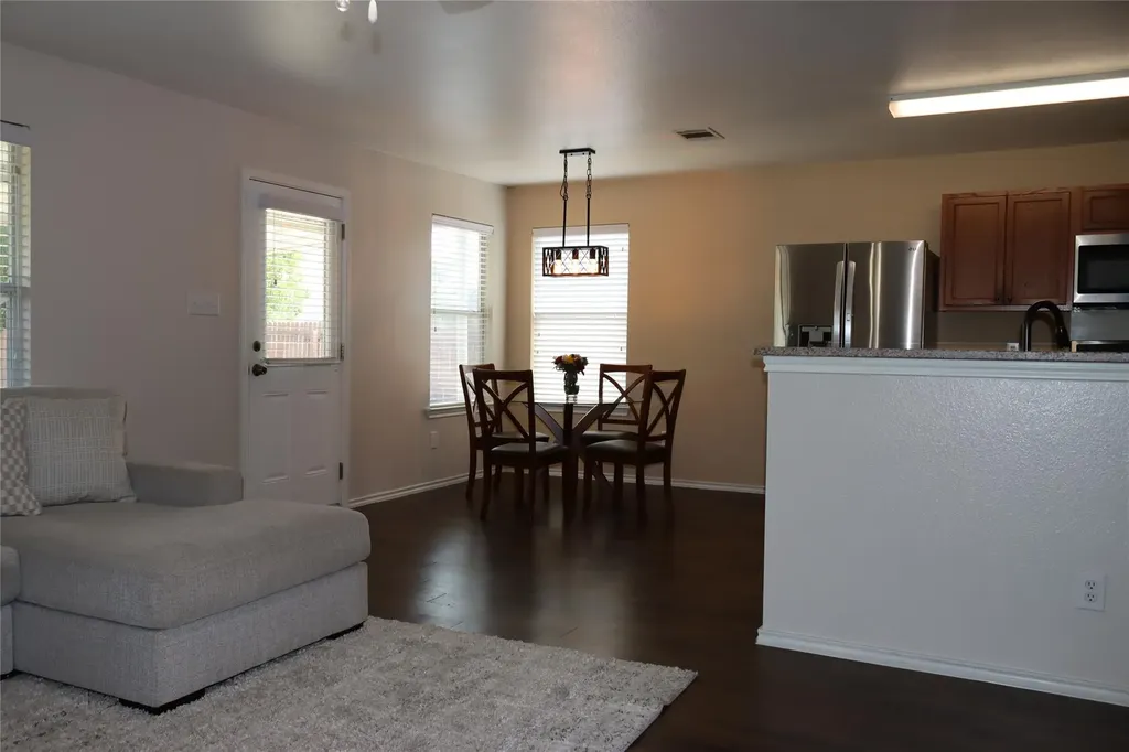 1910 Muscovy Cove Taylor TX 76574