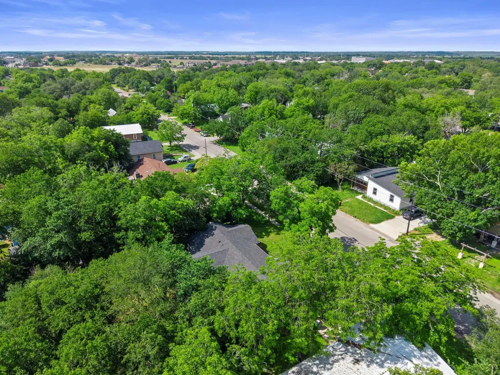 700 S Church Street Lockhart TX 78644