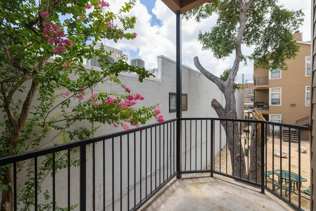 2802 Nueces Street Austin TX 78705