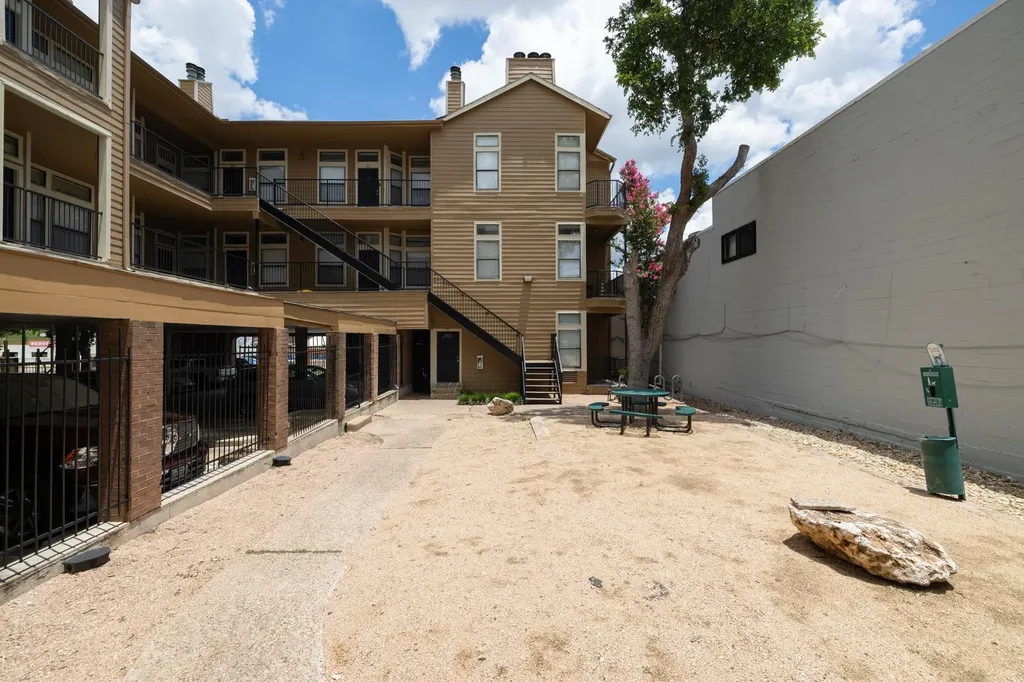2802 Nueces Street Austin TX 78705