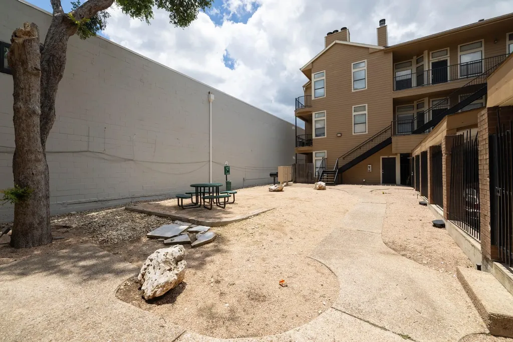 2802 Nueces Street Austin TX 78705