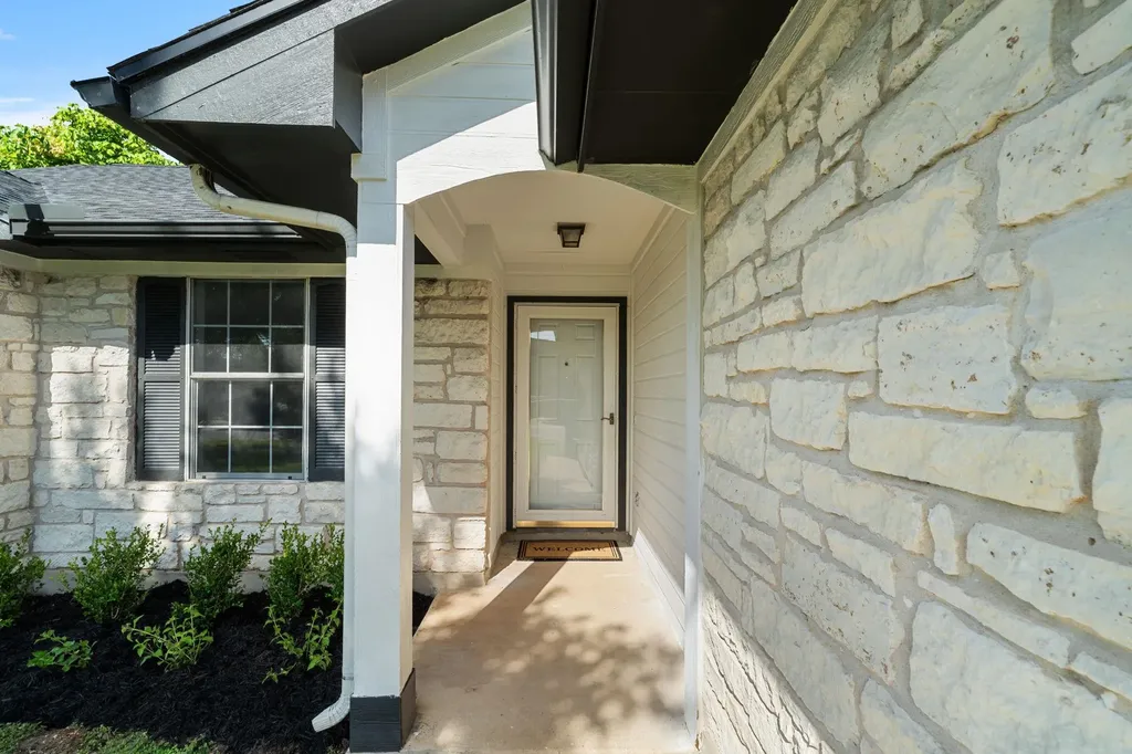 611 Clearcreek Drive Leander TX 78641