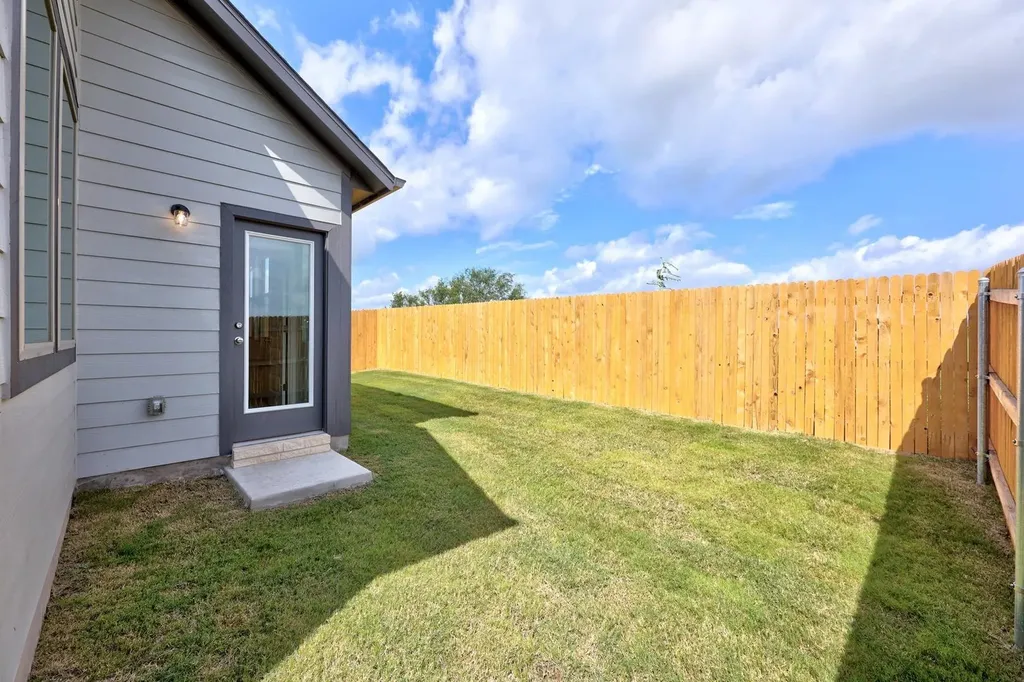 123 Tolo Drive Elgin TX 78621