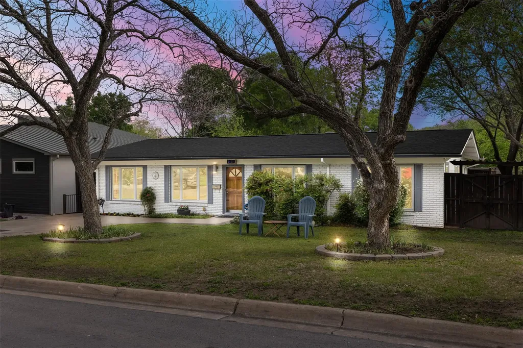 2410 Elmglen Drive Austin TX 78704