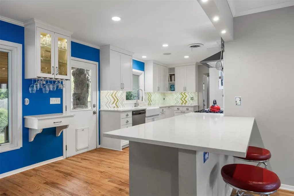 2410 Elmglen Drive Austin TX 78704
