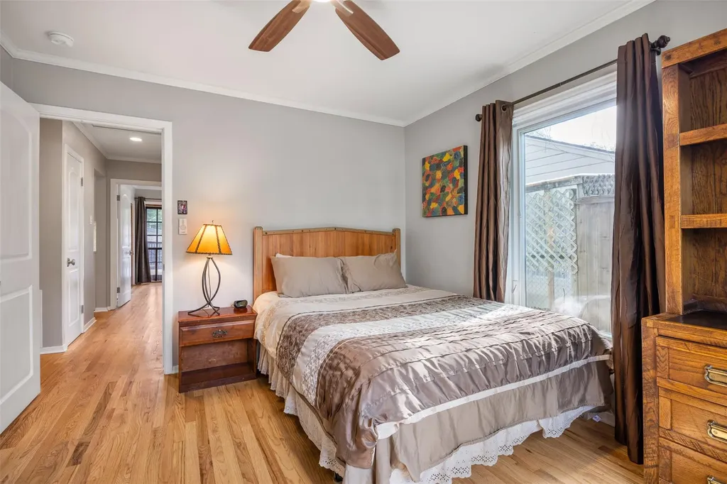 2410 Elmglen Drive Austin TX 78704