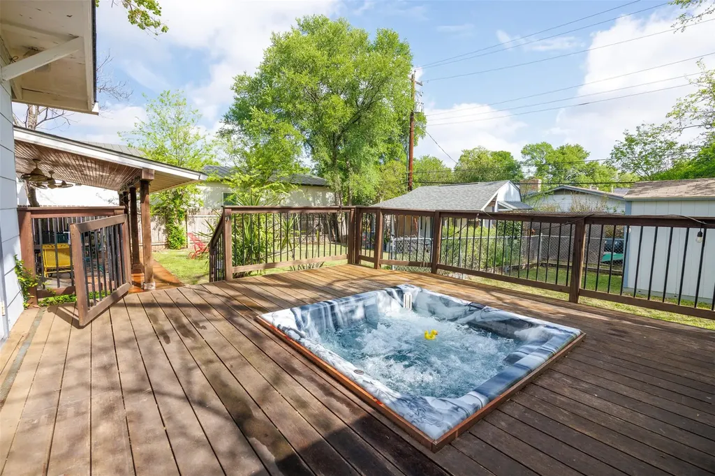 2410 Elmglen Drive Austin TX 78704