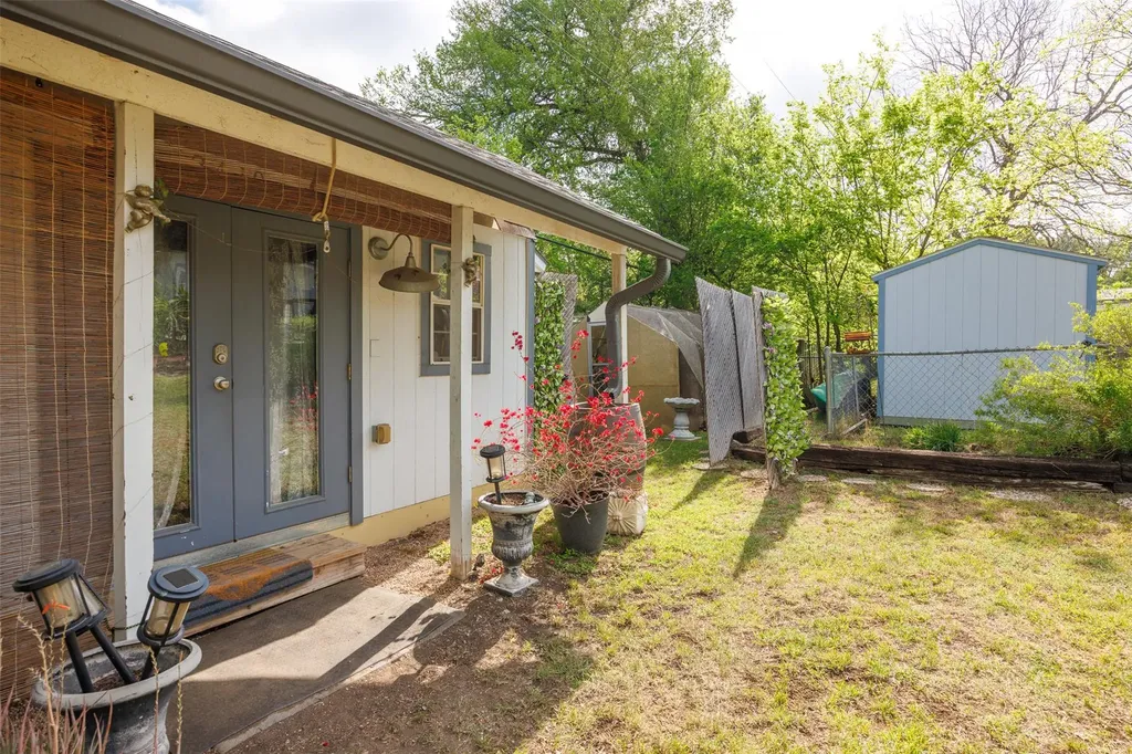 2410 Elmglen Drive Austin TX 78704