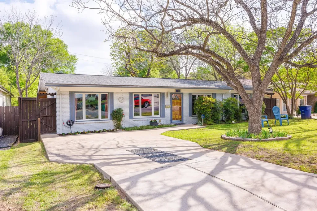 2410 Elmglen Drive Austin TX 78704