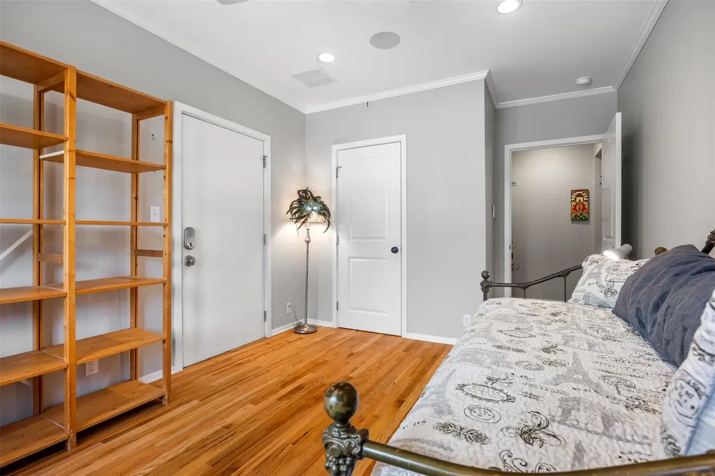 2410 Elmglen Drive Austin TX 78704