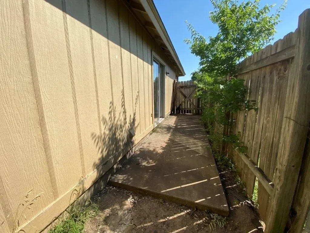 11902 Sunhillow Bend Austin TX 78758
