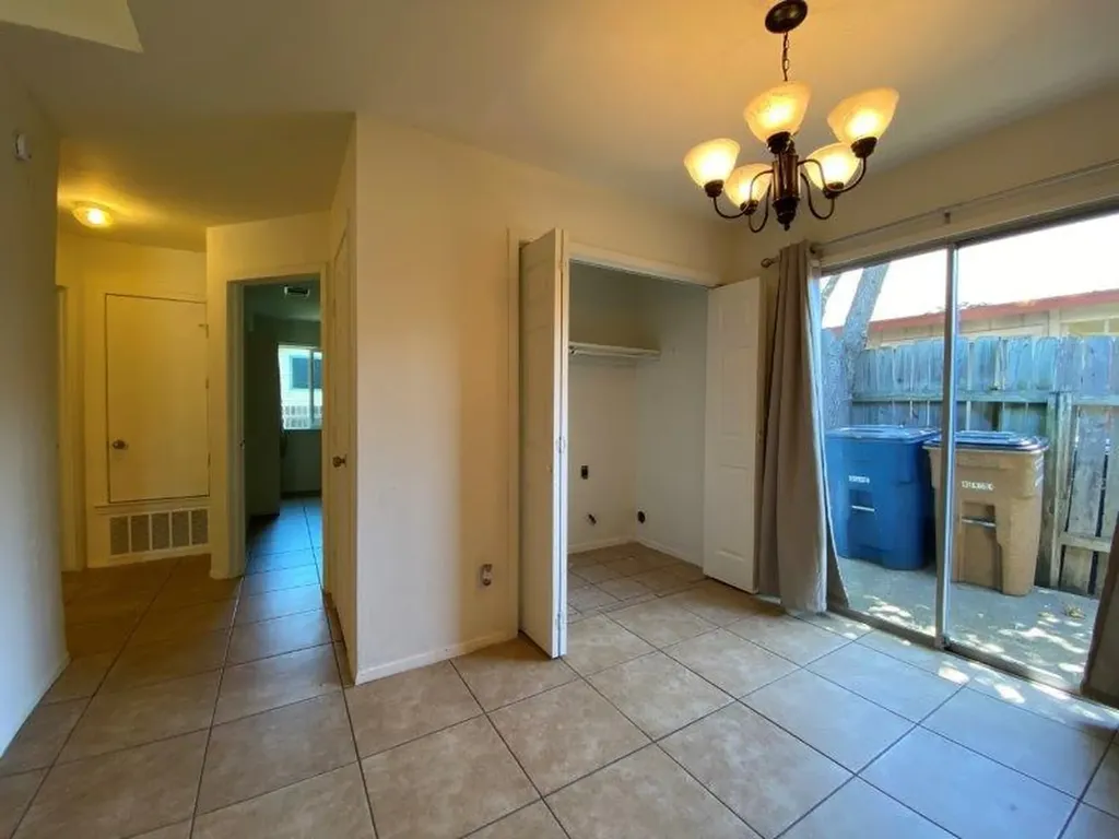 11902 Sunhillow Bend Austin TX 78758