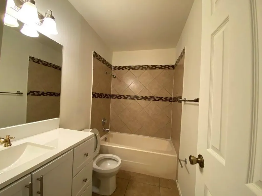 11902 Sunhillow Bend Austin TX 78758