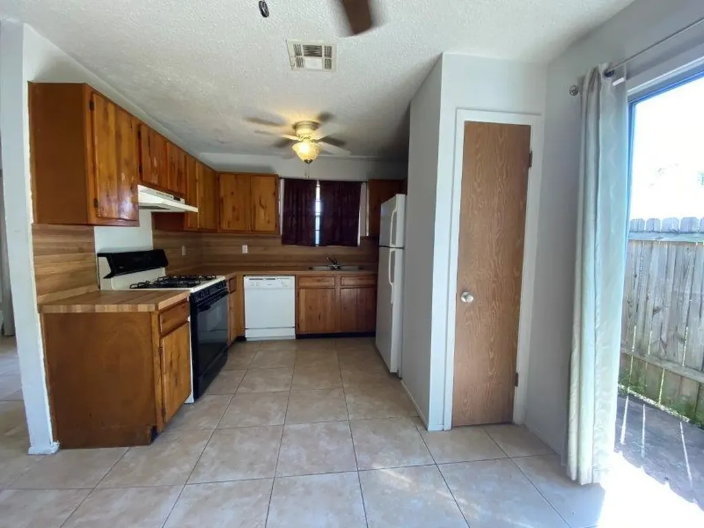 11902 Sunhillow Bend Austin TX 78758