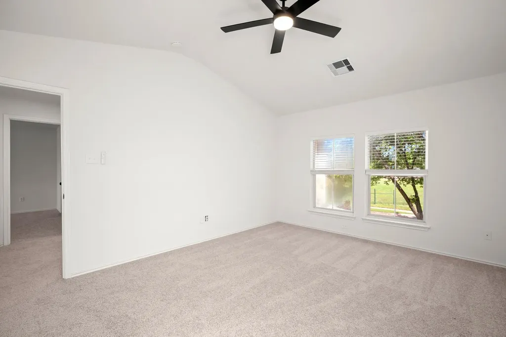 360 Sampson Kyle TX 78640