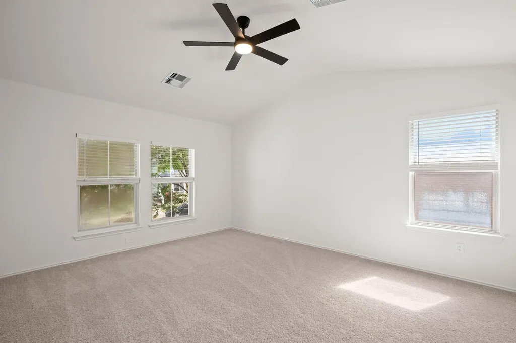 360 Sampson Kyle TX 78640