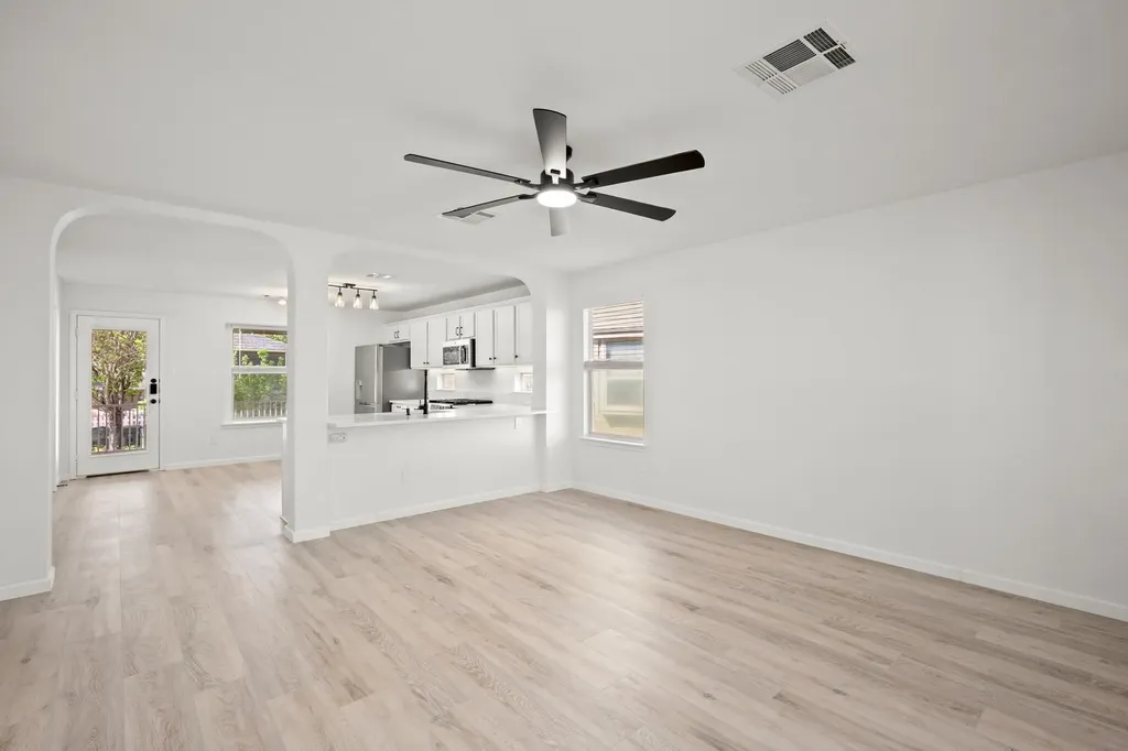 360 Sampson Kyle TX 78640