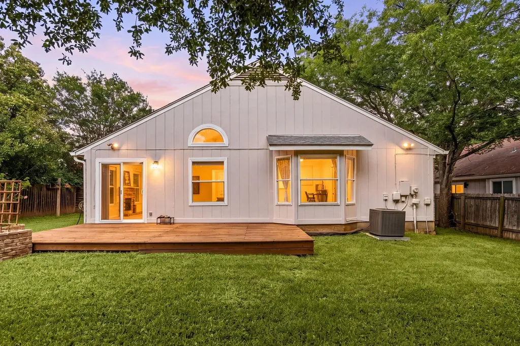 7900 Finch Trail Austin TX 78745