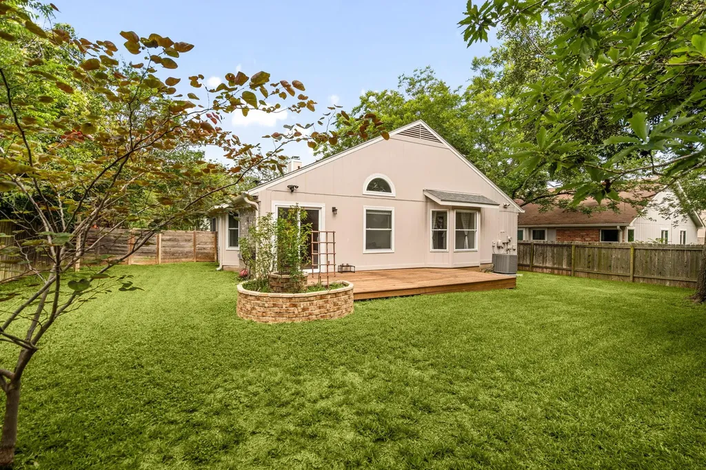 7900 Finch Trail Austin TX 78745