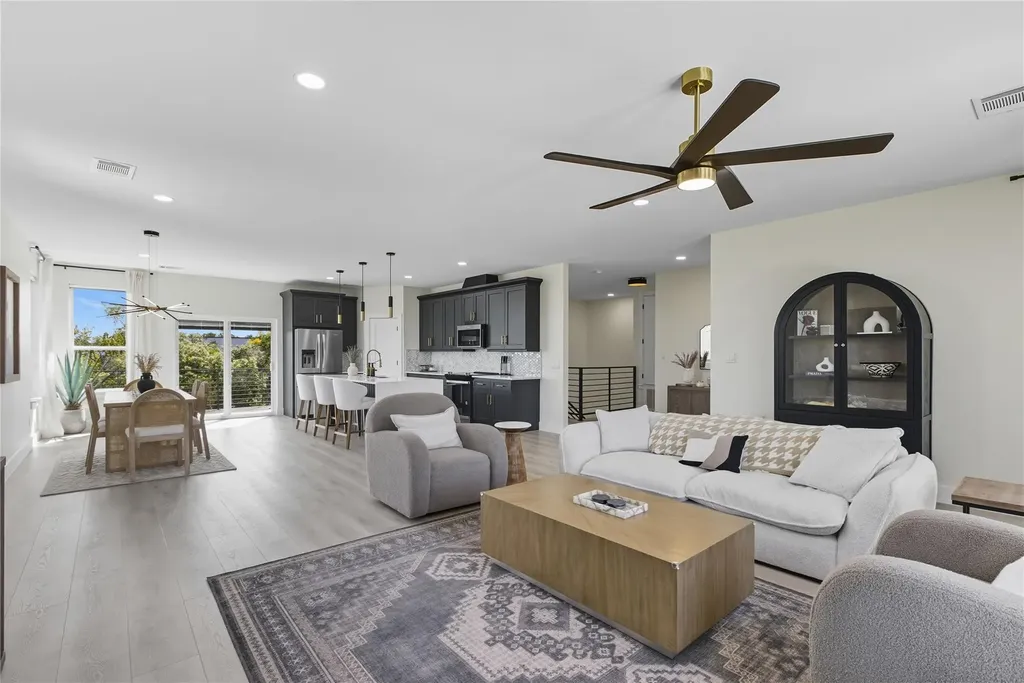 8303 Tombstone Cove Lago Vista TX 78645