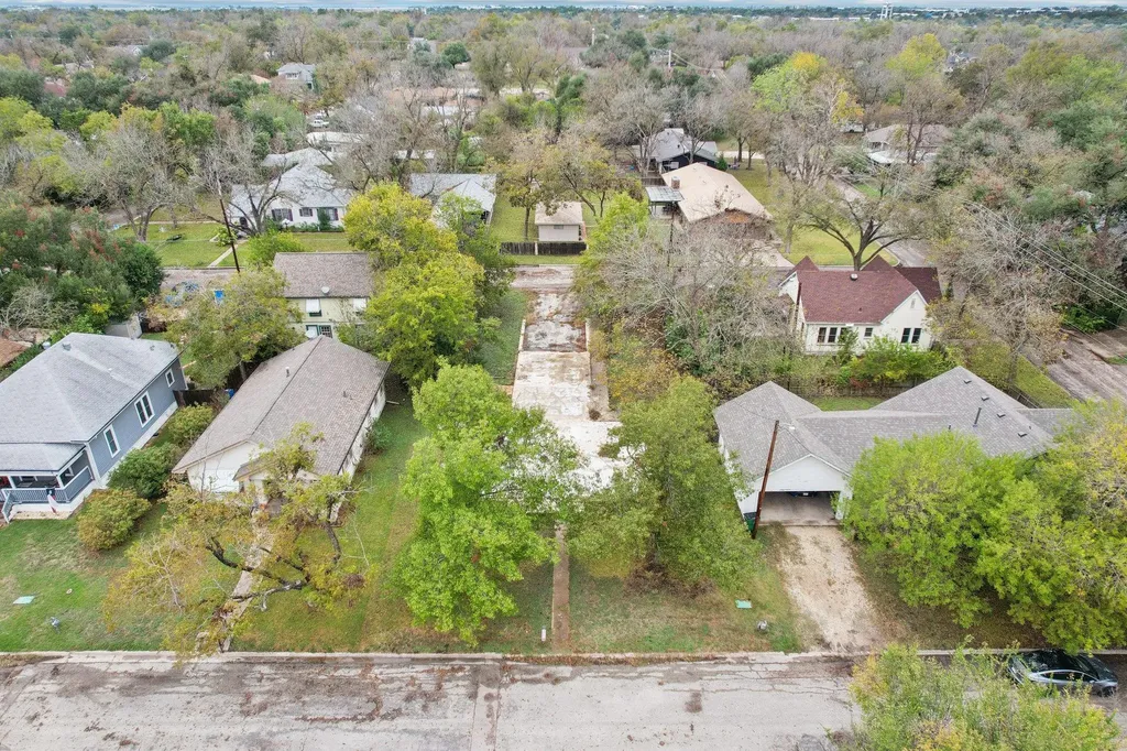 904 James Street Taylor TX 76574