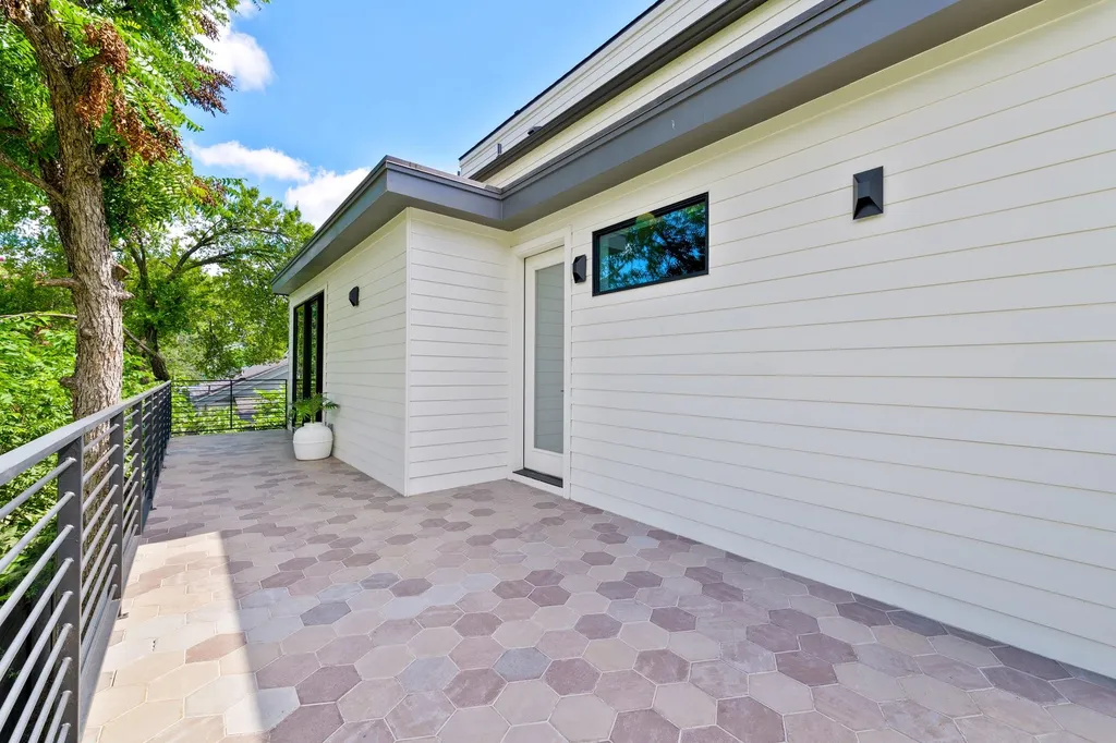 2201 E 16th Street Austin TX 78702