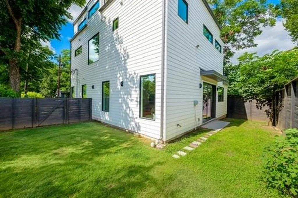 2201 E 16th Street Austin TX 78702
