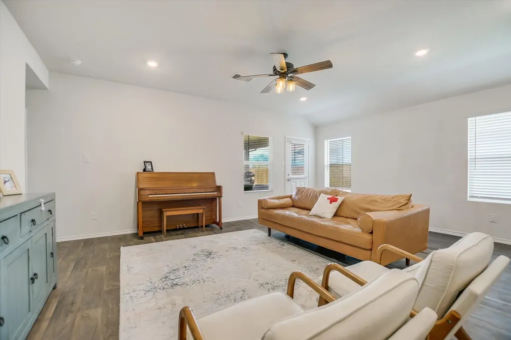 262 Sickle Loop Kyle TX 78640