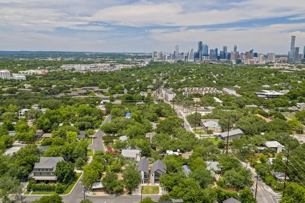 1004 Juanita Austin TX 78704