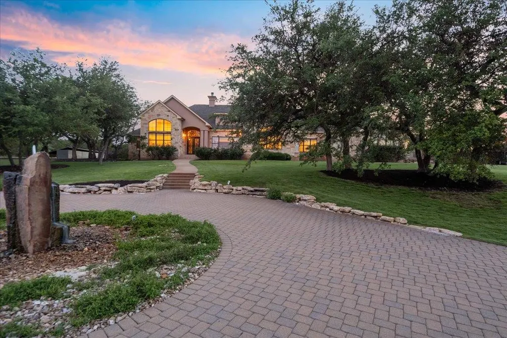1525 Springlake Drive Dripping Springs TX 78620