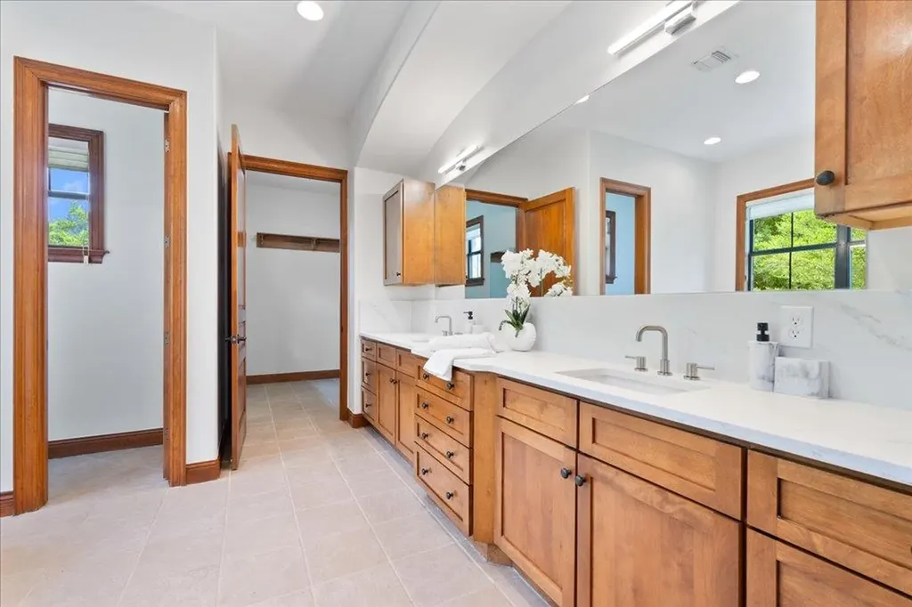 1525 Springlake Drive Dripping Springs TX 78620